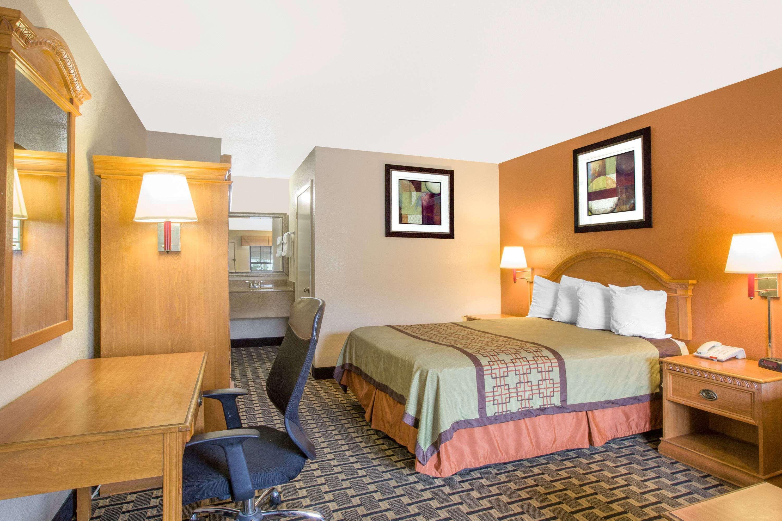 Days Inn By Wyndham Monroe, Louisiana Exterior photo